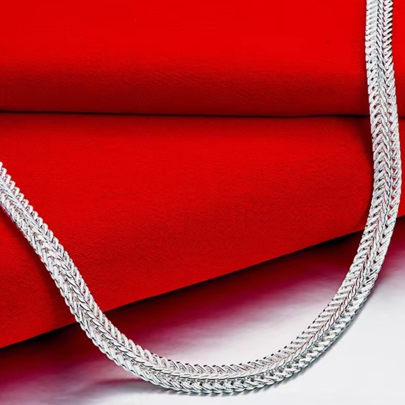 New Elegant Silver Necklace - Picture 4 of 7